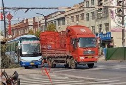 杞县车祸最新爆料,悲剧现场细节披露，事故原因引关注